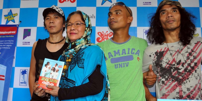 Bunda Iffet, Sosok di Balik Kesuksesan Slank