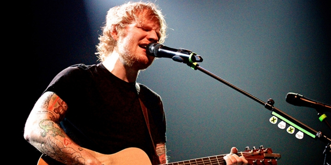 Ed Sheeran Bakal Berbagi Panggung Dengan Chris Martin thumbnail