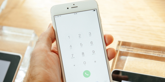 Lagi, Layar Kristal Safir iPhone 6 Diperlakukan dengan Ekstrim thumbnail