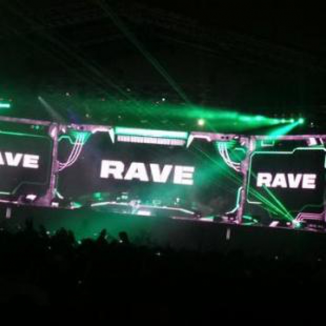 Remas Bokong Rihanna di Video Klip, Ini Penjelasan Shakira!