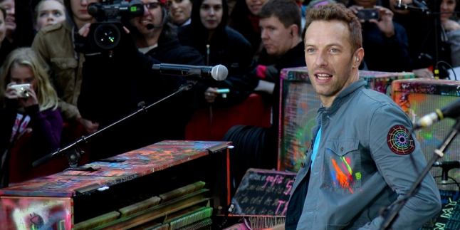 Salut! Chris Martin Bakal Habiskan 15 Tahun Perbaiki Dunia thumbnail