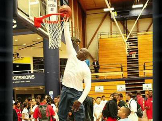 Berusia Setengah Abad, Michael Jordan Masih Jago Slamdunk! thumbnail