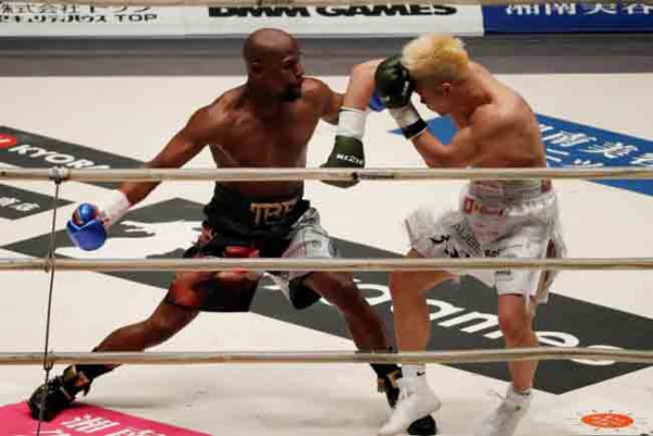 Floyd Mayweather Sikat Tenshin Nasukawa