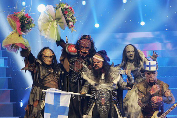 Enggak Cuma Musiknya, Penampilan 4 Band Ini Juga Buat Merinding!