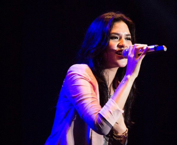 Yuk Belanja Ditemani Raisa di JakCloth 2017 Year End Sale!