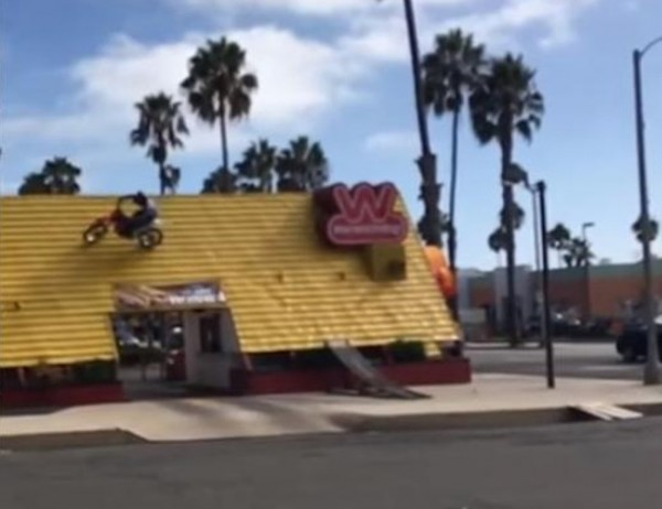 Aksi Paling Ekstrem Motocross Di Area Publik