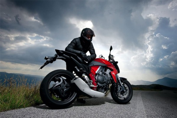 Begini Caranya Biar Gampang Mengendarai Motor Tinggi