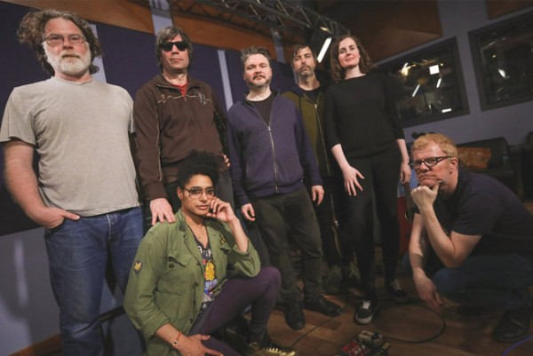 Deretan Band yang Punya Personil Super Banyak